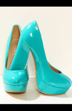 Load image into Gallery viewer, 3203-3 Lacquered on a wide-heeled pumps - turquoise
