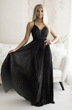 Load image into Gallery viewer, SENAT PLEATED DRESS BLACK 66001-3
