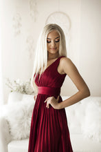 Load image into Gallery viewer, SENAT PLEATED  DRESS BURGUNDY 66002-3
