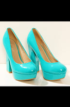 Load image into Gallery viewer, 3203-3 Lacquered on a wide-heeled pumps - turquoise
