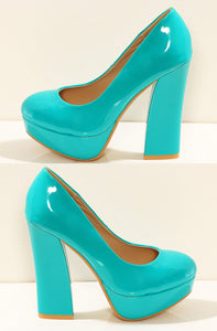 3203-3 Lacquered on a wide-heeled pumps - turquoise